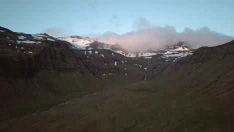 Perfect-drone-movement-catching-a-sunset-in-a-spectacular-icelandic-valley