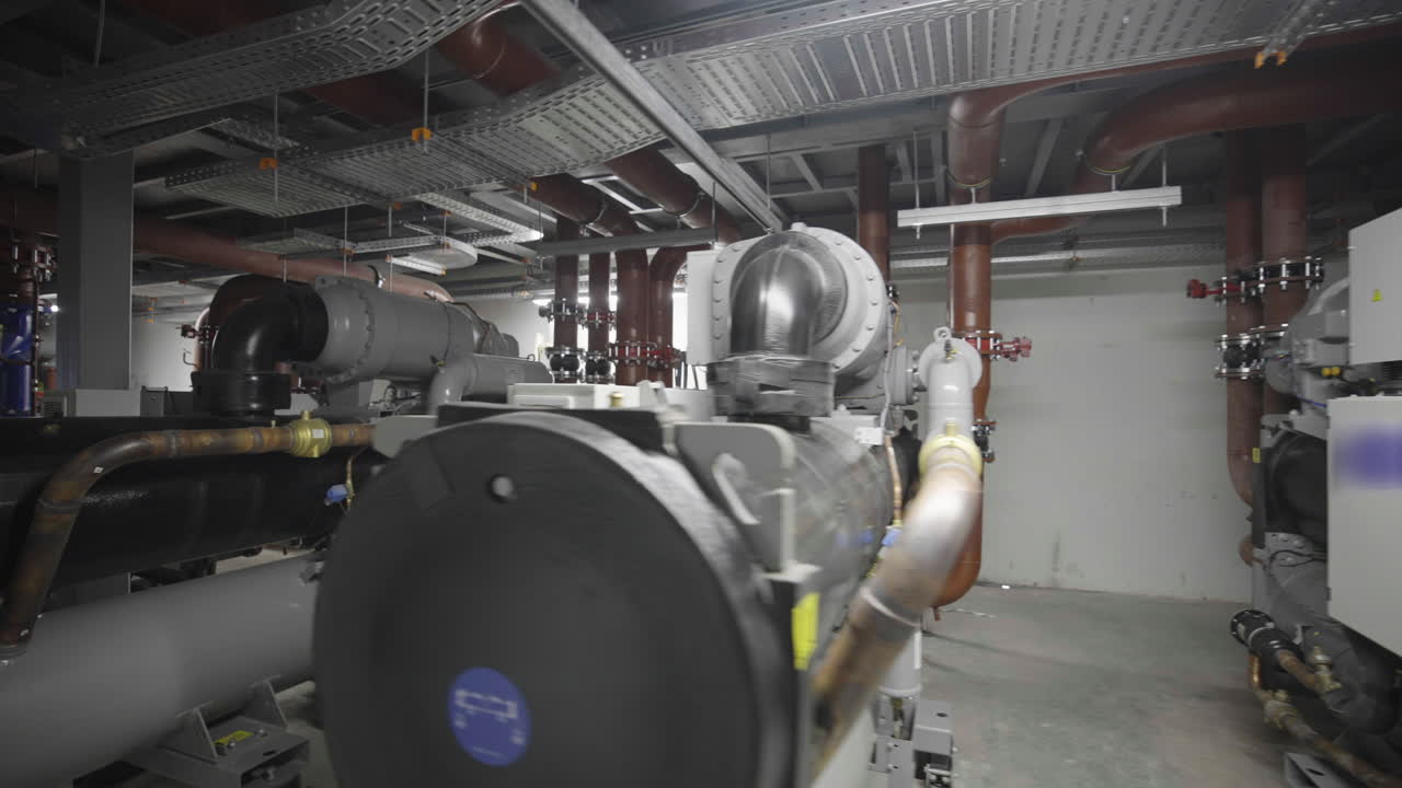 tuberías, bombas y otros equipos