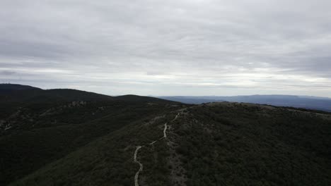-shot [frontal shot advancing]
-description [video with drone over the valleys and mountains of provence-alpes-côte d'azur in france near buoux