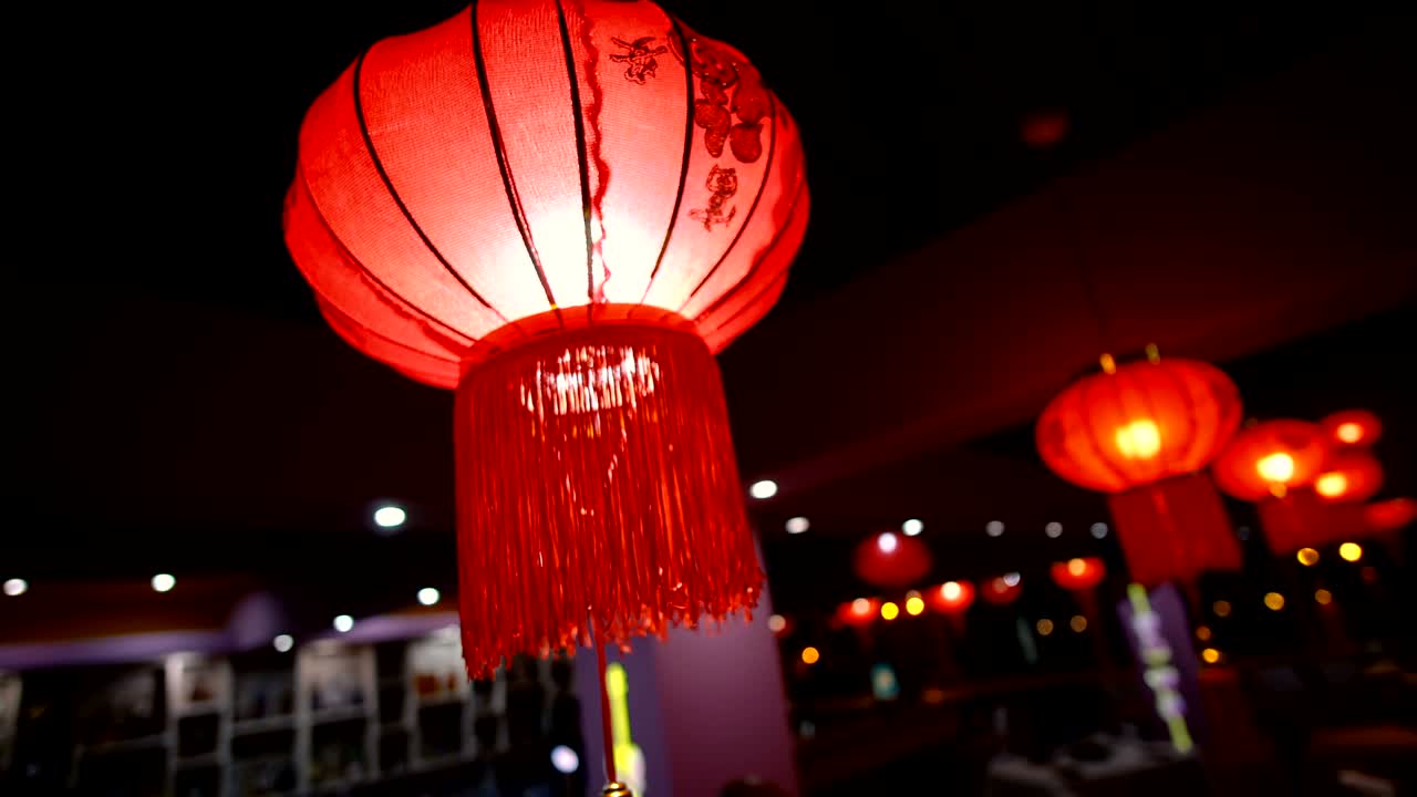 Decoração de lanterna de papel vermelha de Ano Novo Chinês em restaurante