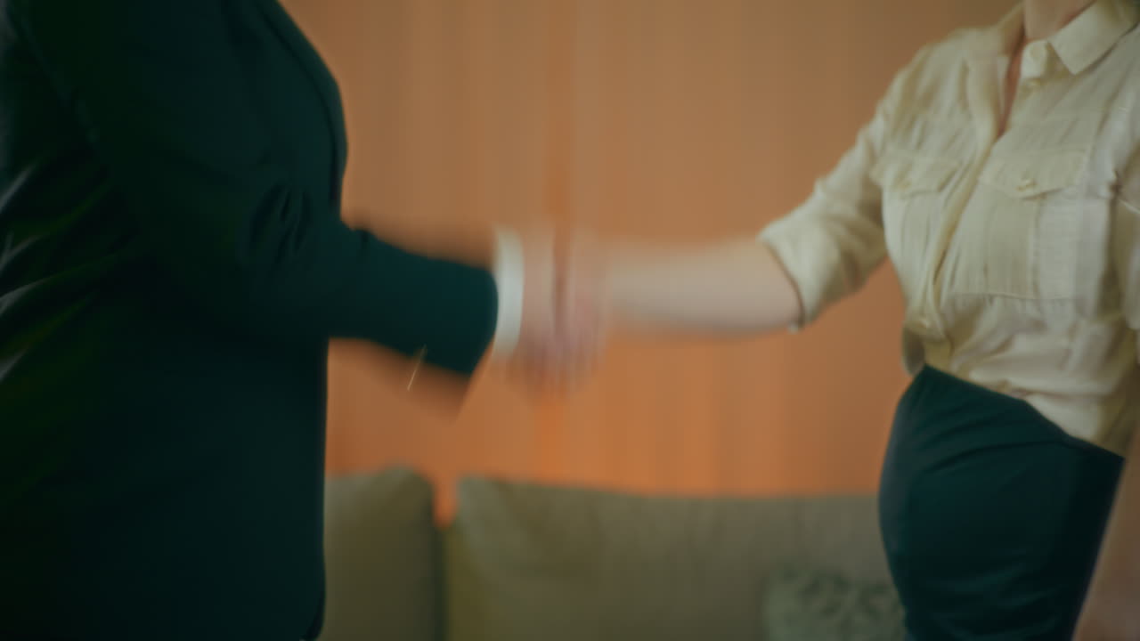 conclusión de una transacción firma de un contrato de venta de bienes inmuebles