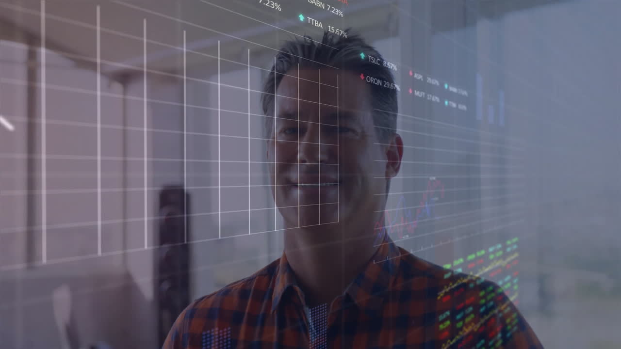 Mann gjennomgår live finansdata på kontor, viser animerte rutenettlinjer, linjediagrammer og børstickere.