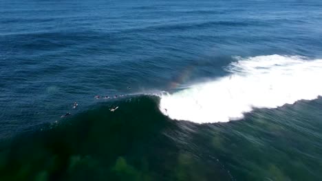 衝浪者在太平洋上衝浪的無人機視頻 wamberal 中央海岸 nsw 澳洲 3840x2160 4k