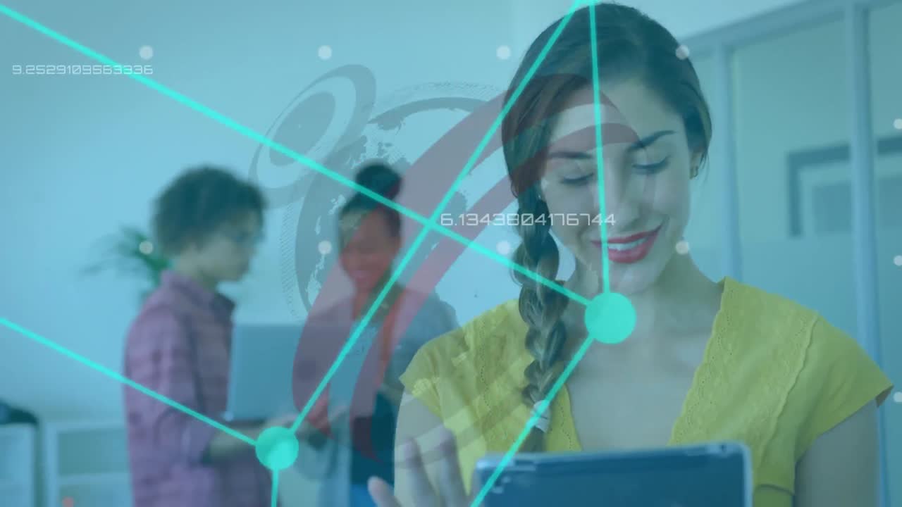 animación del globo y conexiones sobre la mujer usando la tableta