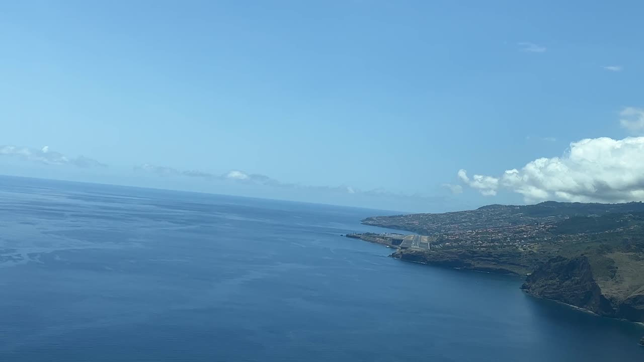 un acercamiento en tiempo real al aeropuerto de funchal, isla de madeira