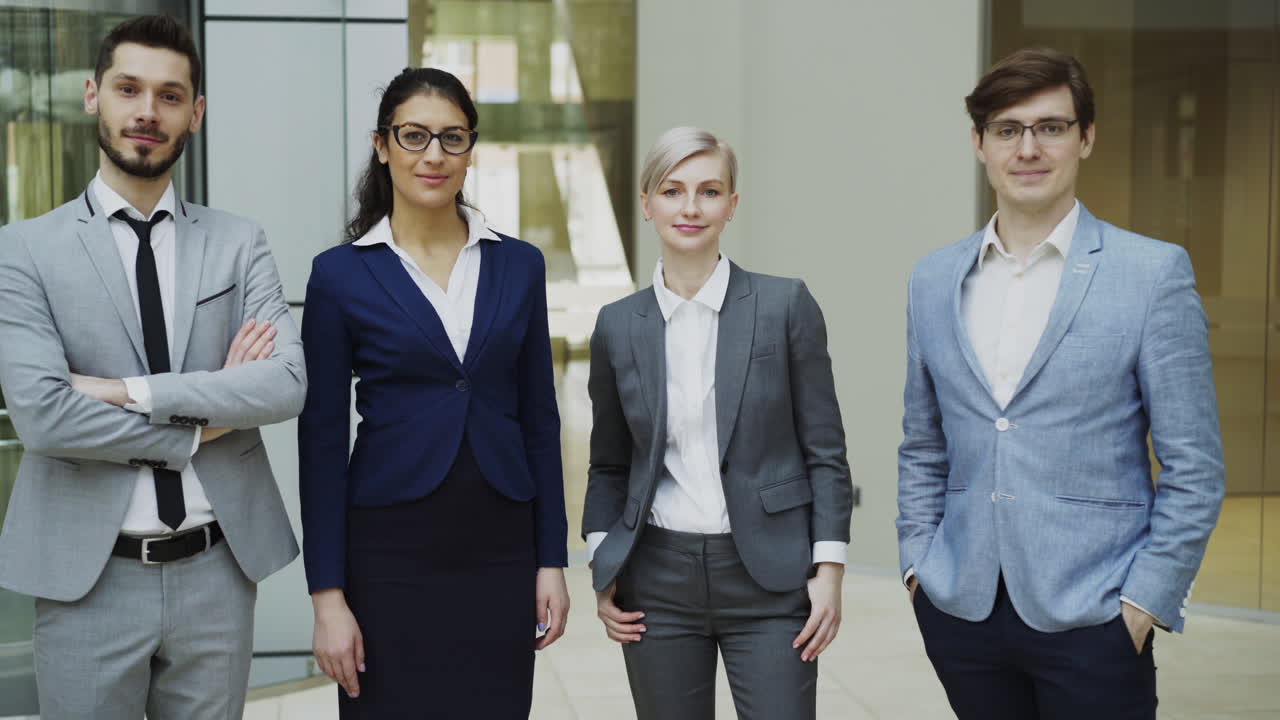 retrato de equipo de negocios en una oficina moderna