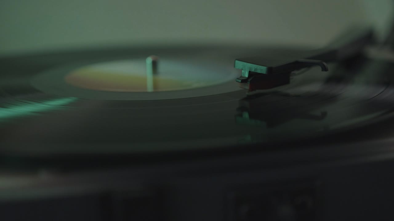 카메라를 손으로 돌리는 비닐 디테일 3.4샷