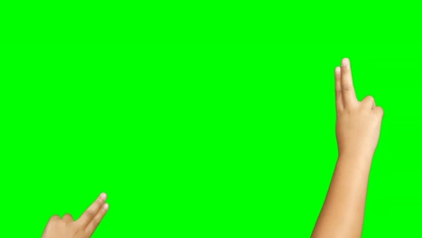 primer plano de un niño haciendo gestos con la mano