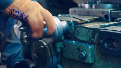 Operator of machine tools with program control. Mechanical processing of metals and other materials