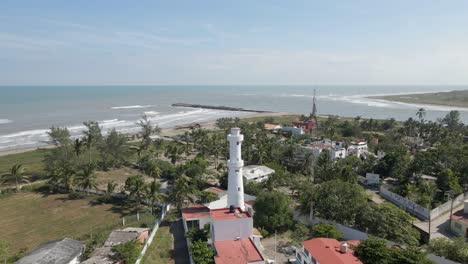 dolly en toma de la salida del río tecolutla hacia el mar, vista aérea de veracruz mexico