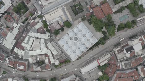 la gran mezquita de bursa o ulu cami es una mezquita en bursa, turquía. construida en el siglo xiv.