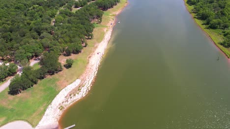 Aerial-footage-of-Plowman-Creek-Park-on-Lake-Whitney-in-Texas