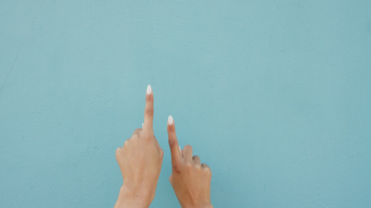 광고를 가리키는 손가락