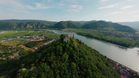 aerial-drone-shot-of-burgruine-castle-ruins,-Dürnstein,-Austrian-European-history,-historical-Germanic-site,-river-Danube,-middle-ages-midieval-architecture,-german-kings,-queens-and-bishops,-prof-FPV