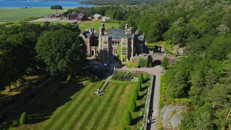 Aerial-View-Of-The-Garden-At-Tjolaholm-Castle-In-Tjoloholms-Slott,-Fjaras,-Sweden