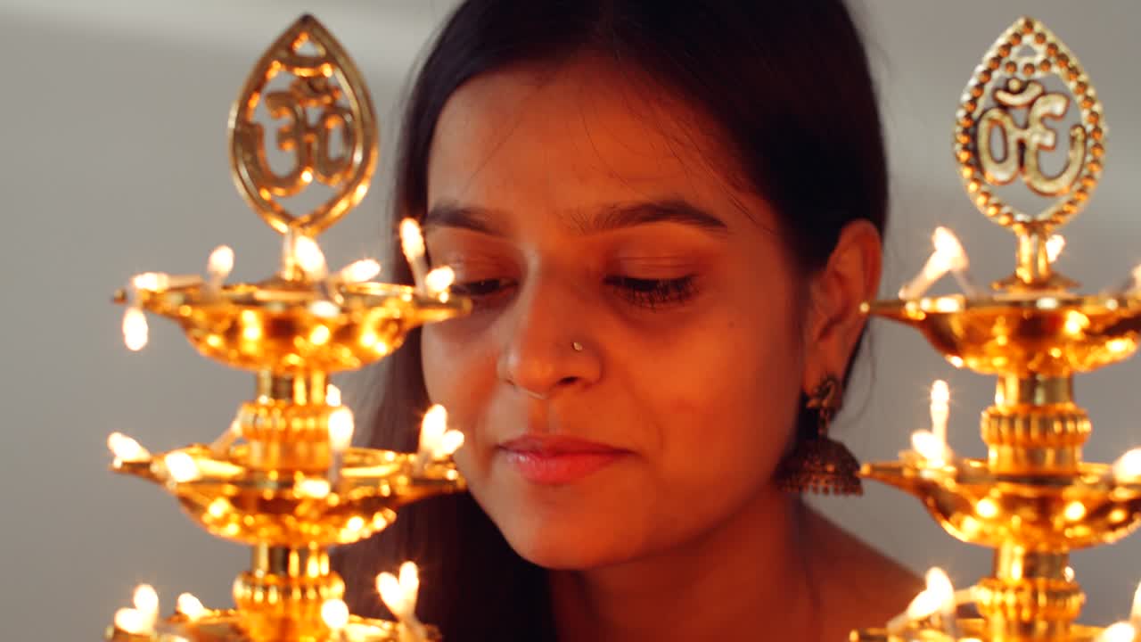 디발리 - 힌두교의 빛의 축제