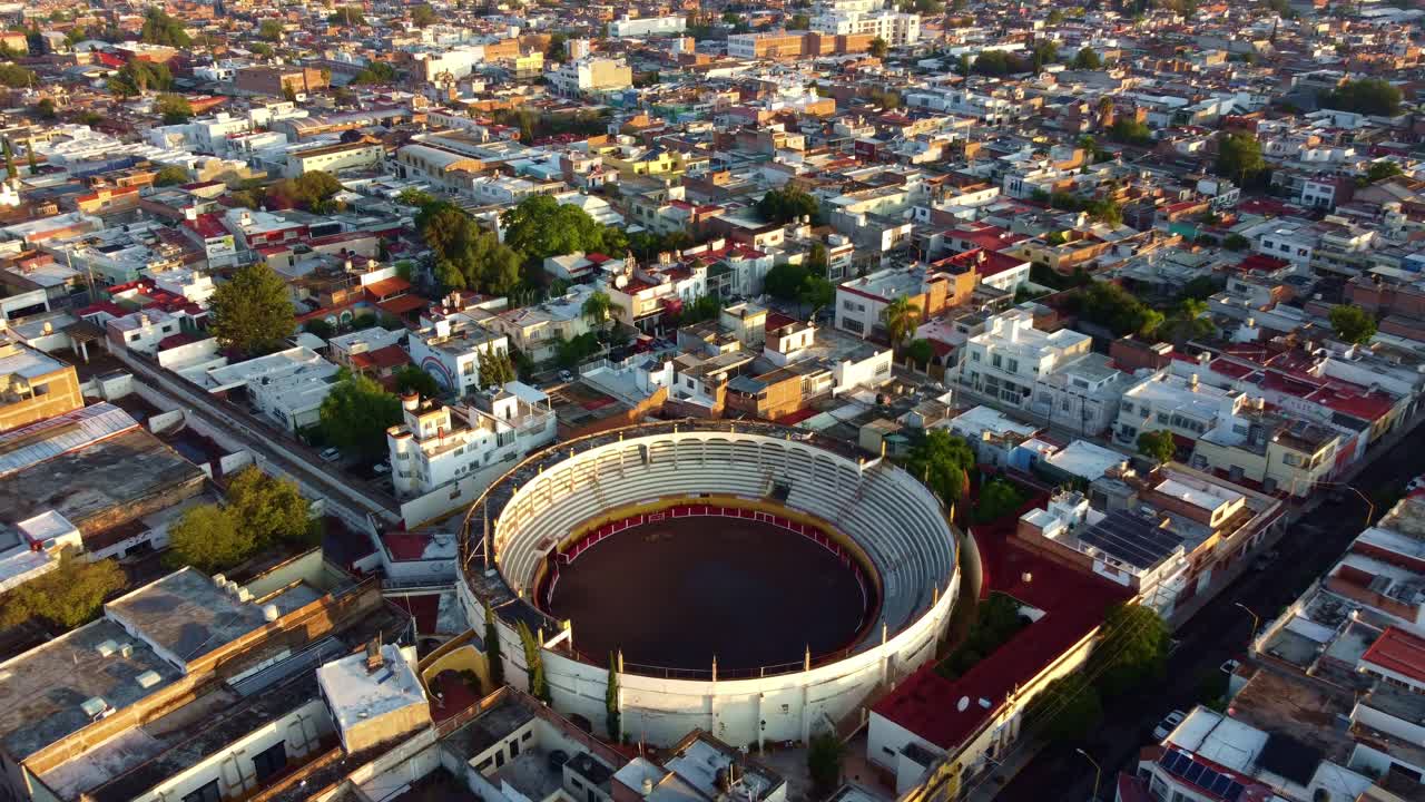arena de toros de la ciudad de aguascalientes méxico con un amanecer