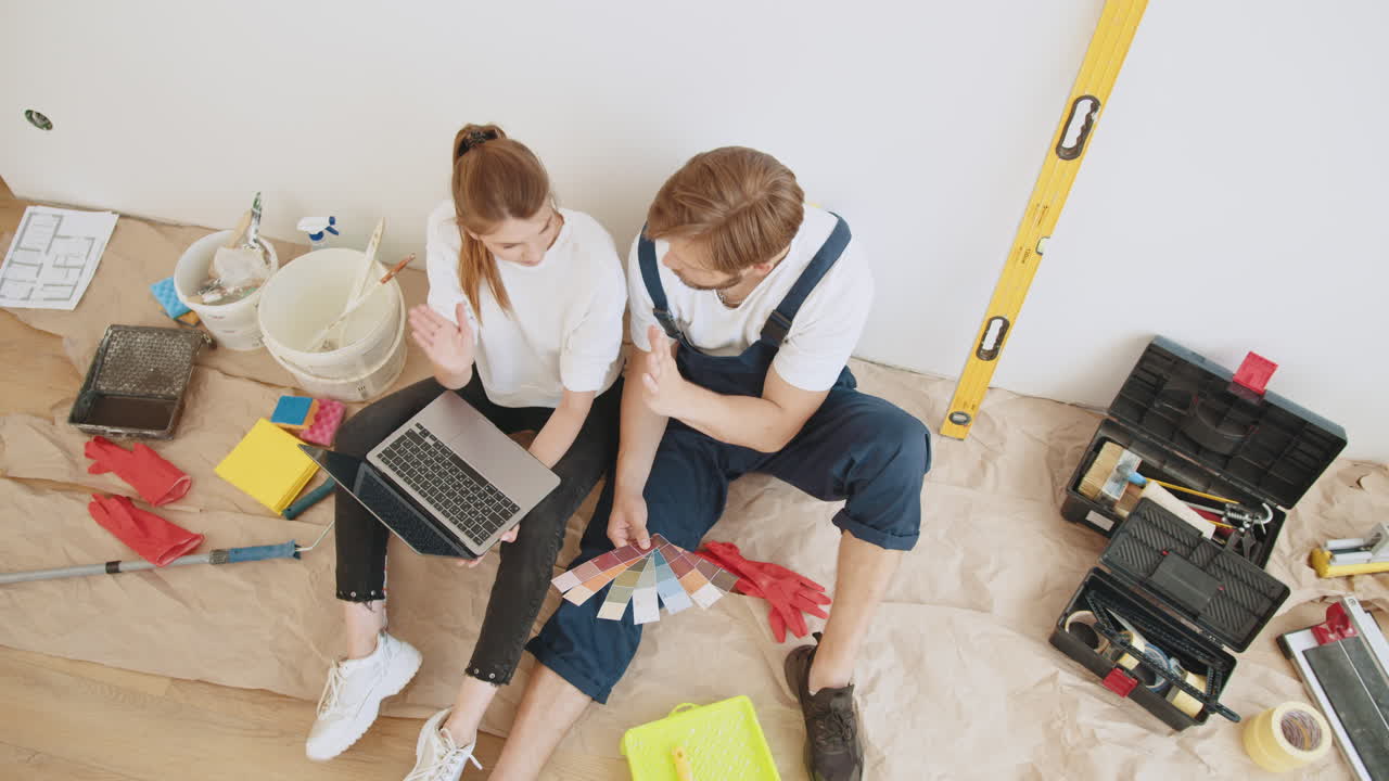 пара планирует ремонт дома