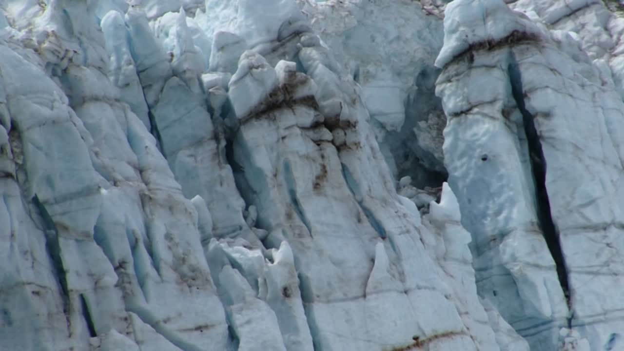 primer plano extremo de la pared de hielo del glaciar margerie de alaska