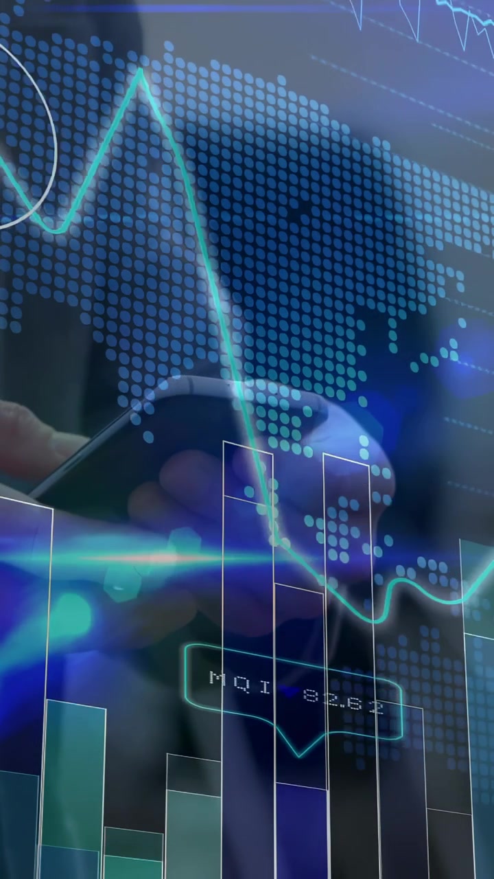 Video verticale: Uomo che tiene il telefono, tocca con il pollice, aggiornando i picchi dei grafici finanziari per il trading.