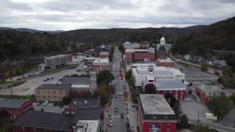 tomada aérea del centro de montpelier en vermont