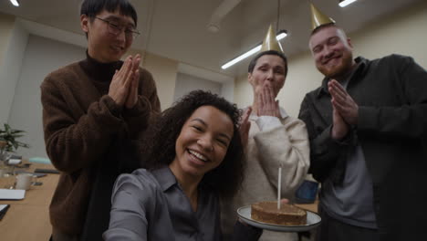 celebración de cumpleaños de la oficina