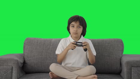 Niño-Indio-Pierde-Un-Partido-En-La-Pantalla-Verde-De-Un-Videojuego