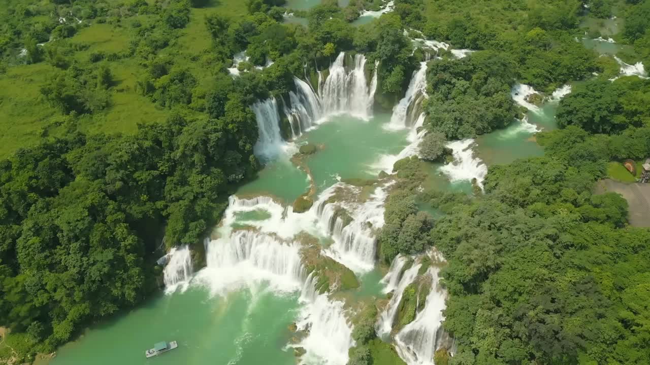 Nature’s masterpiece unfolds at Ban Gioc Falls—glistening waters, green jungle, and majestic peaks welcome explorers to this peaceful paradise on Vietnam’s border.