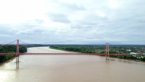 Sea-Testigo-De-La-Majestuosa-Belleza-Del-Puente-Sobre-El-Río-Madre-De-Dios-En-Esta-Vista-Panorámica-De-Puerto-Maldonado.