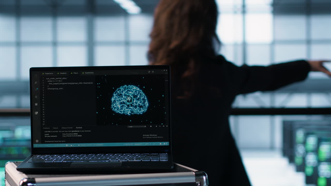 ai 기술을 사용하는 데이터 센터 시스템 관리자가 사용하는 노트북, 클로즈업