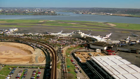 Antenne-über-Dem-Internationalen-Flughafen-Ronald-Reagan-In-Washington-DC-1