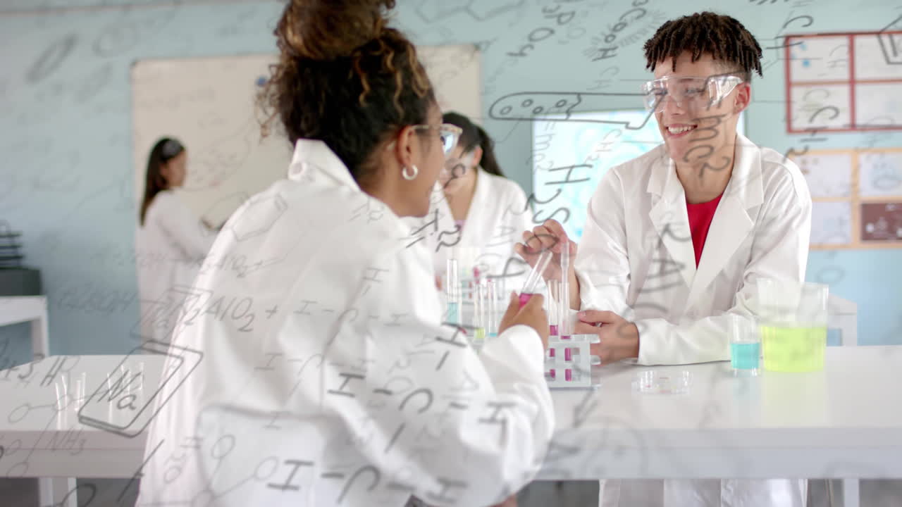 animación del procesamiento de datos científicos en diversos estudiantes en el laboratorio