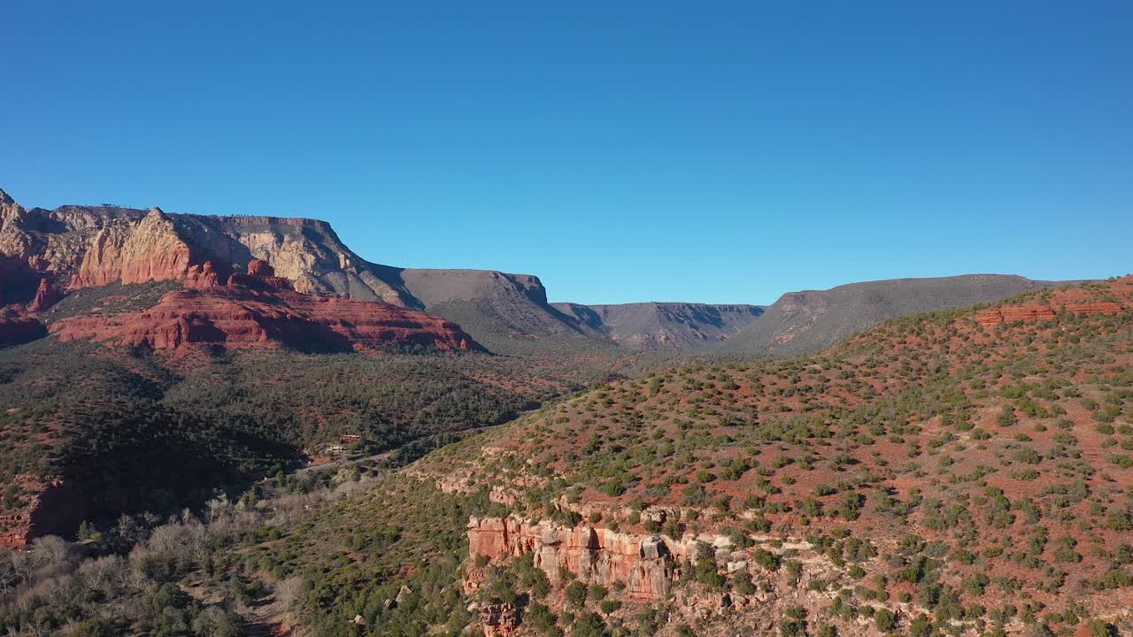 toma de un dron de arizona del paisaje desértico en sedona