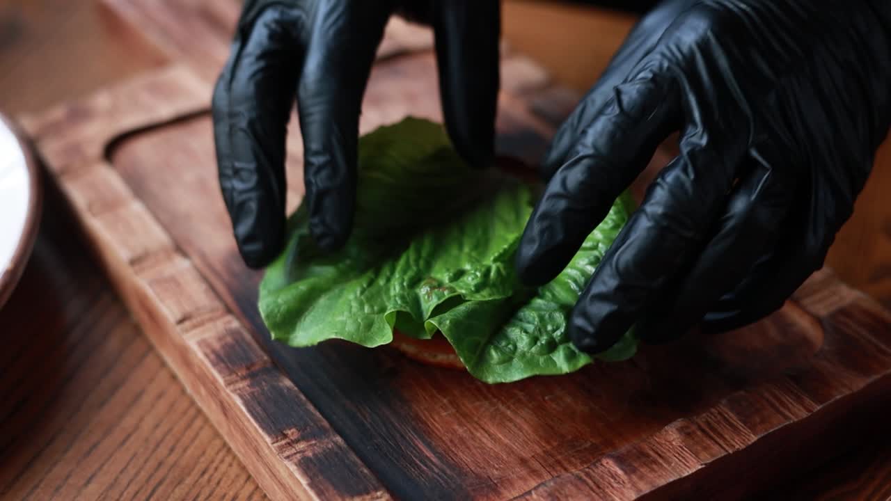 estoy preparando una hamburguesa.