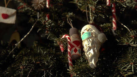 divertido santa con máscara covid decoración del árbol de navidad