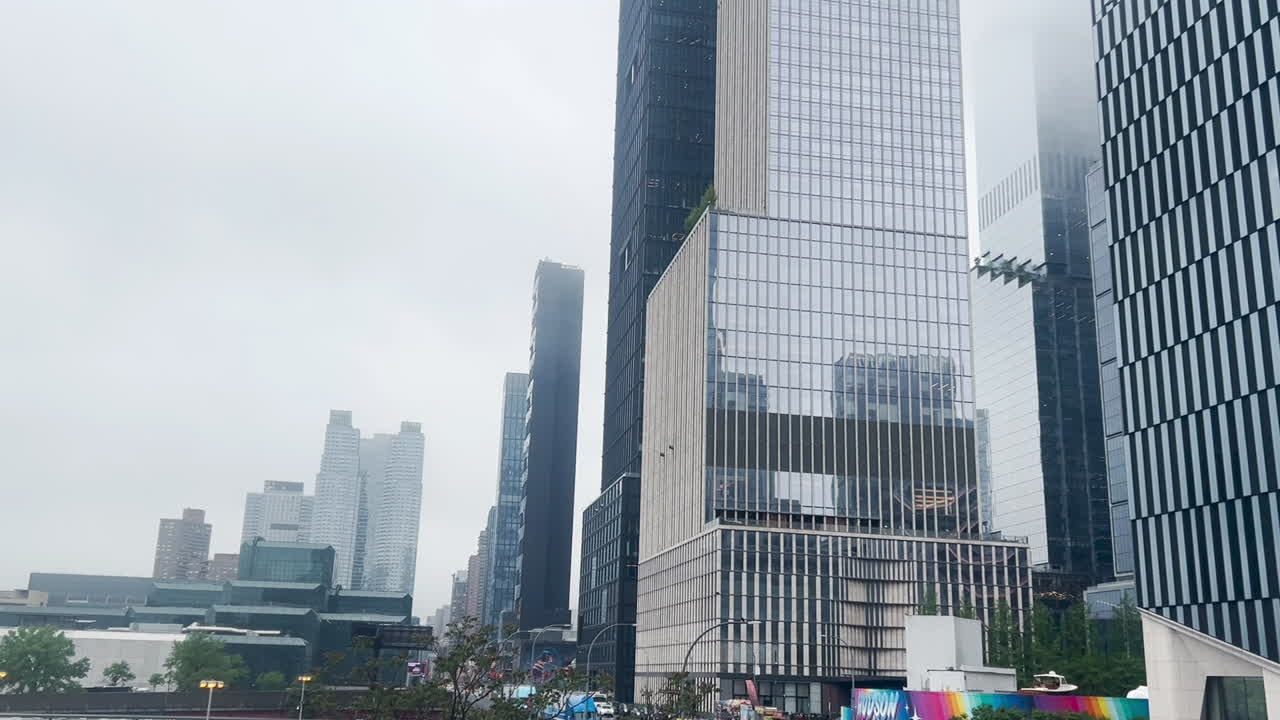Gedung pencakar langit modern di Hudson Yards New York