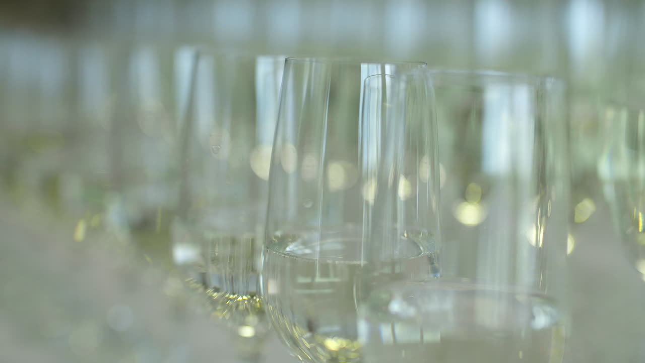 Bicchieri di champagne durante la festa di Capodanno