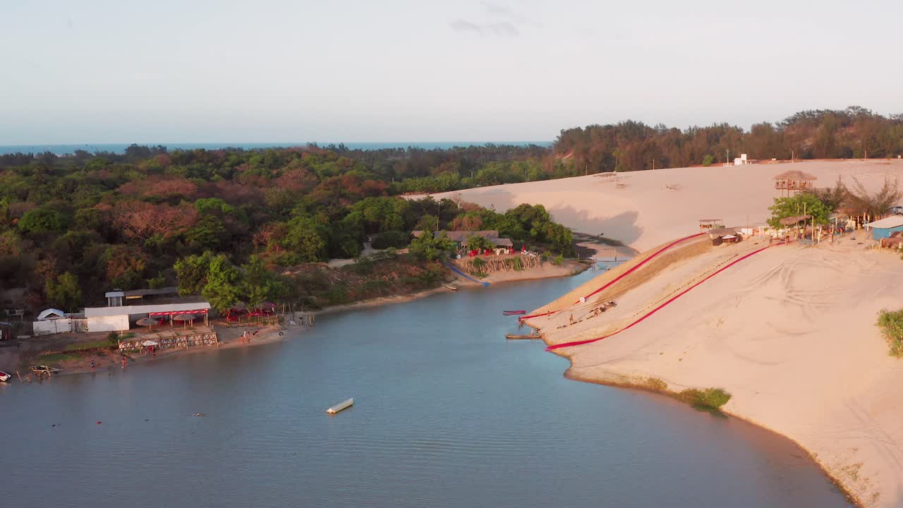 antena: arena y toboganes en las dunas de cumbuco, brasil