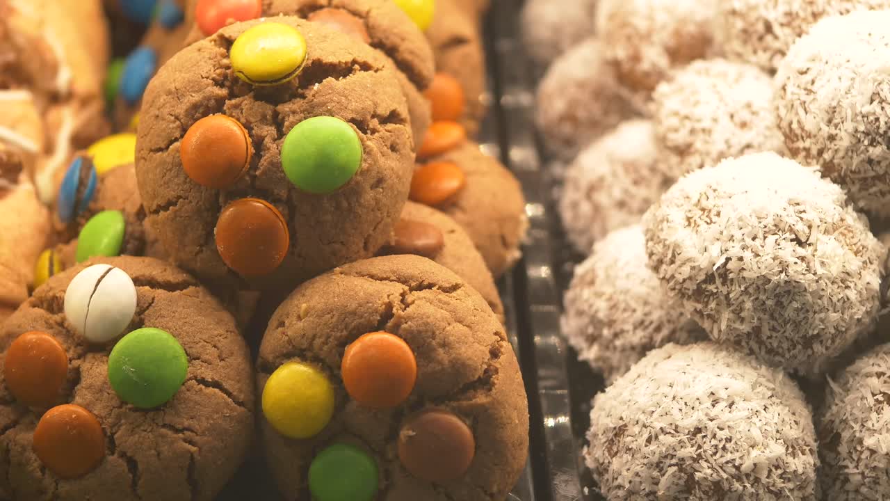 Biscoitos e Doces Coloridos Sortidos