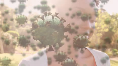 animación de células de covid 19 sobre una mujer sonriente