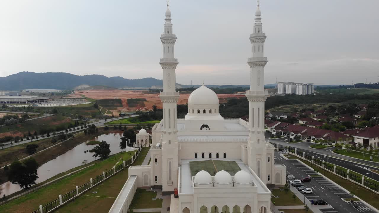 vista aérea de la mezquita de sri sendayan