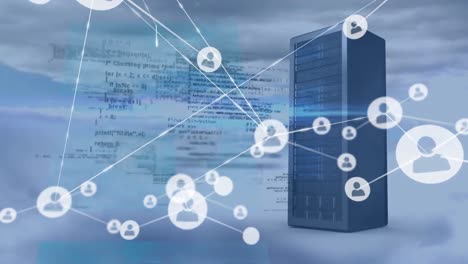 animación de iconos conectados a través del lenguaje informático y el rack del servidor de datos contra nubes densas