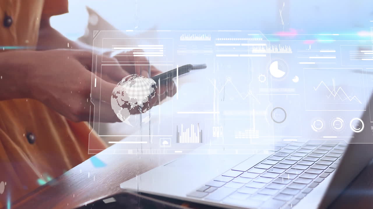 animación de procesamiento de datos sobre una mujer de negocios caucásica usando portátil y teléfono inteligente