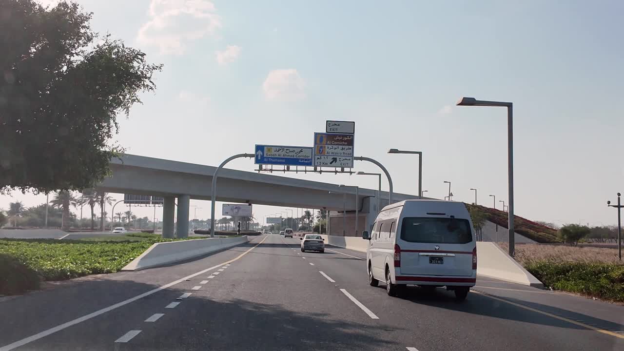 중동의 도로 장면