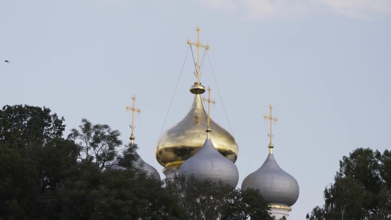 Золотые купола Русской православной церкви