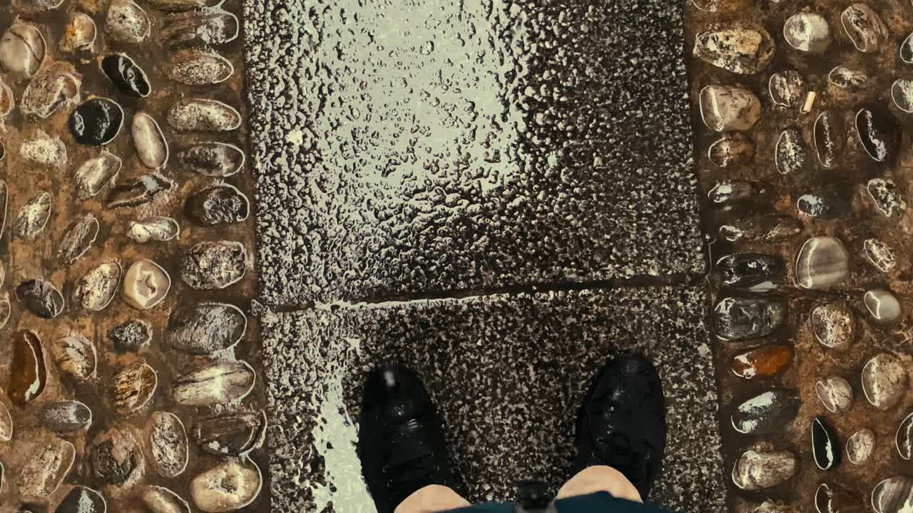 비가 내리는 이상한 느낌