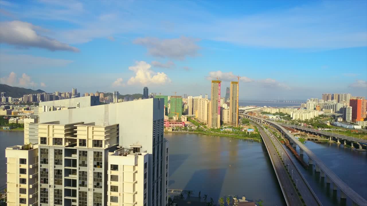 dia ensolarado zhuhai paisagem urbana ponte de tráfego macau cidade baía panorama aéreo 4k china