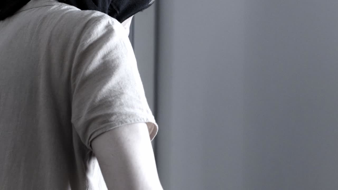 무슬림 여성 의 아이러닝 - 여성 이 가정 의 일 을 하는 것