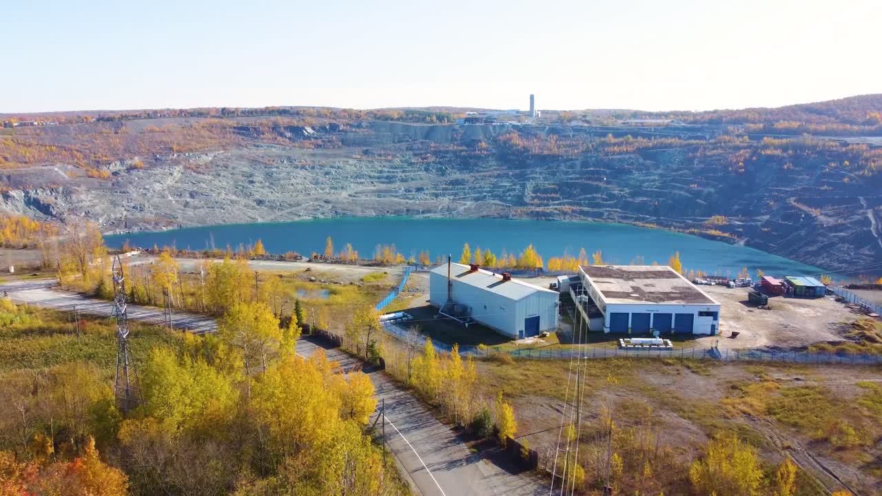 캐나다 주 에스트리 지역 에 있는 테트포드 광산 에 있는 아스베스트 광산 이었던 큰 광산