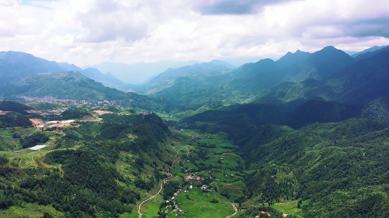 imágenes de drones de 4k de los hermosos campos de arroz